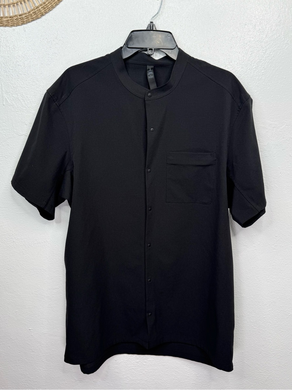 lululemon Daily Drift Shirt Mens XL Black Short Sleeve Snap Front Zip Pocket